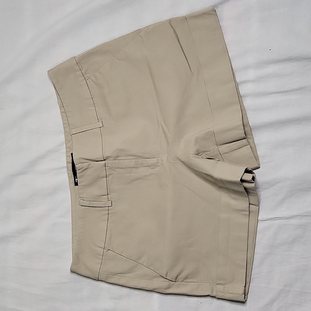 7th avenue NY & Co. cream colored shorts sz 8